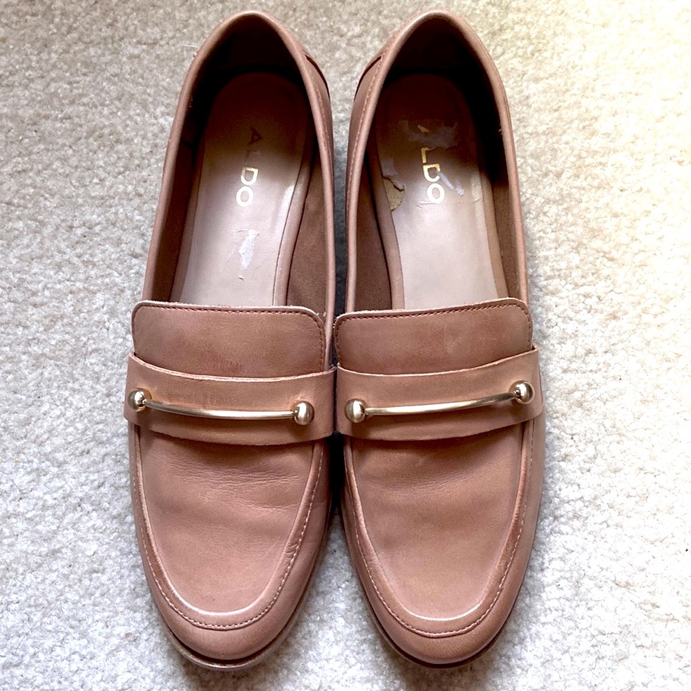 Aldo ladies tan leather loafers gold bar detail.  Excellent condition. Size 6.